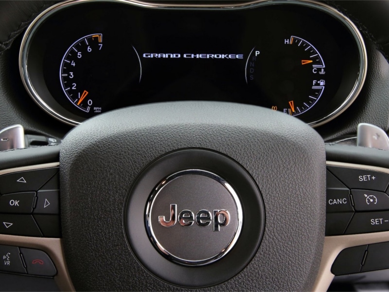 Jeep-Grand-Cherokee-Laredo-steering-wheel1